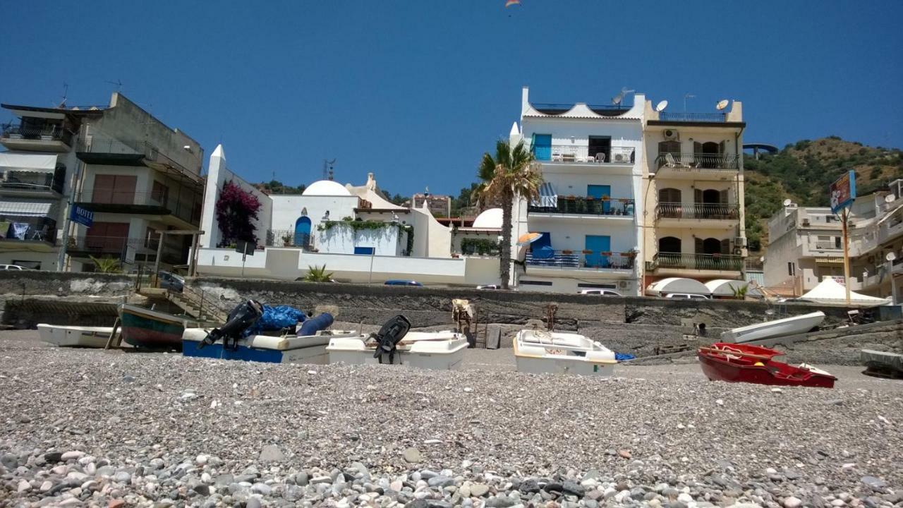 Locazione Turistica F.G. Rando Apartment Letojanni Bagian luar foto