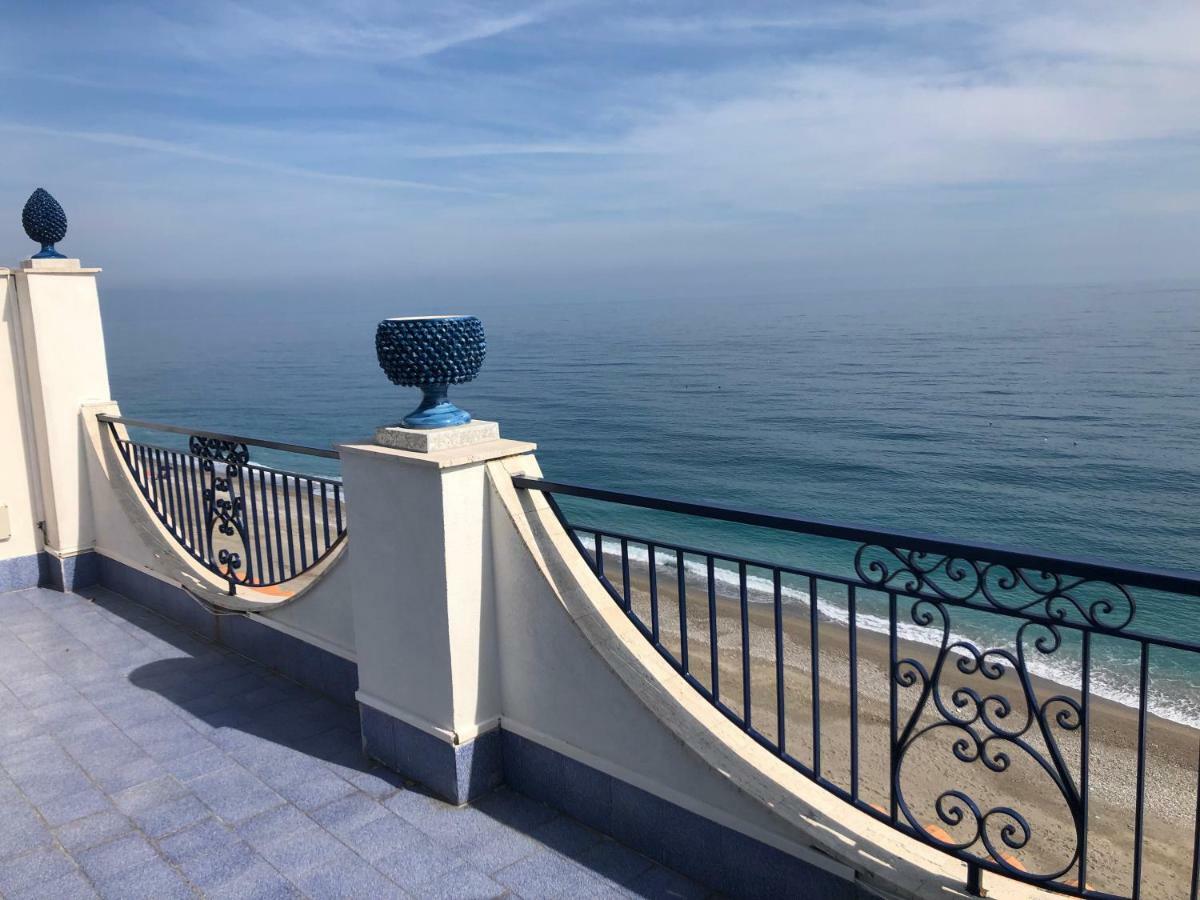Locazione Turistica F.G. Rando Apartment Letojanni Bagian luar foto
